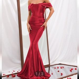 Off shoulder mermaid hem dress